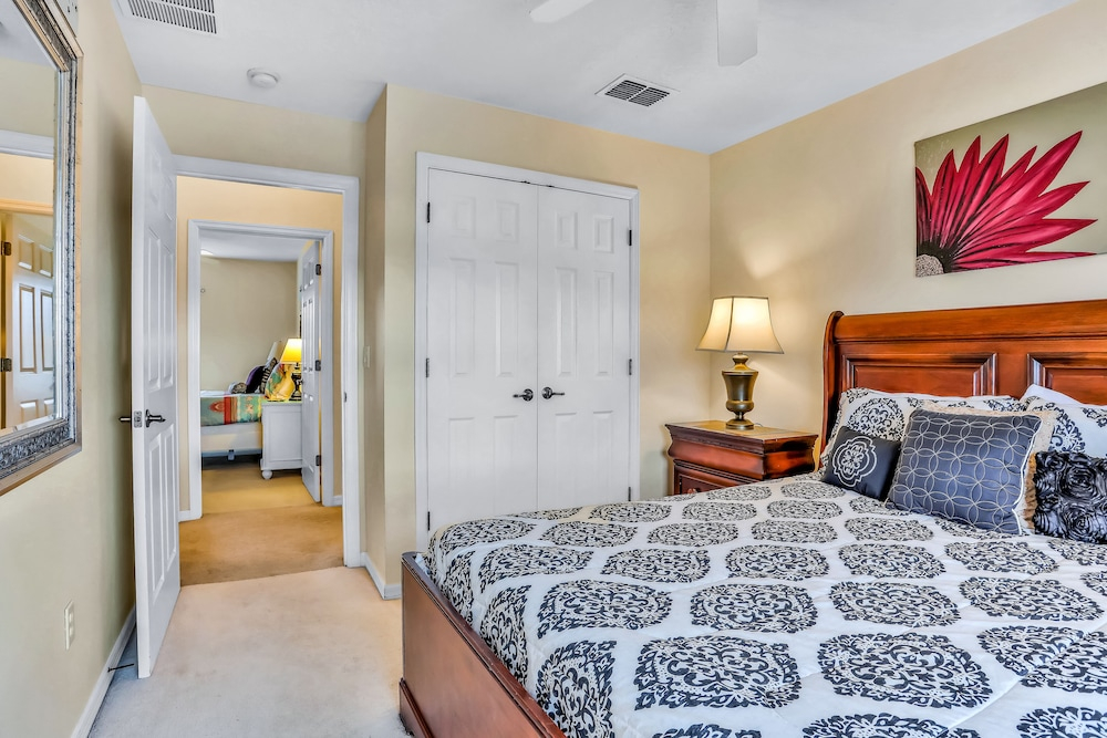 Two-story, Dog-friendly gem Near Theme Parks With Pool, Central AC & On-site gym