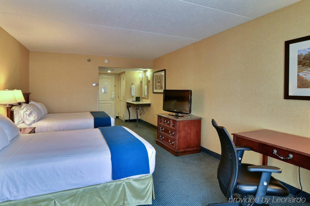 Holiday Inn Express State College at Williamsburg Square by IHG
