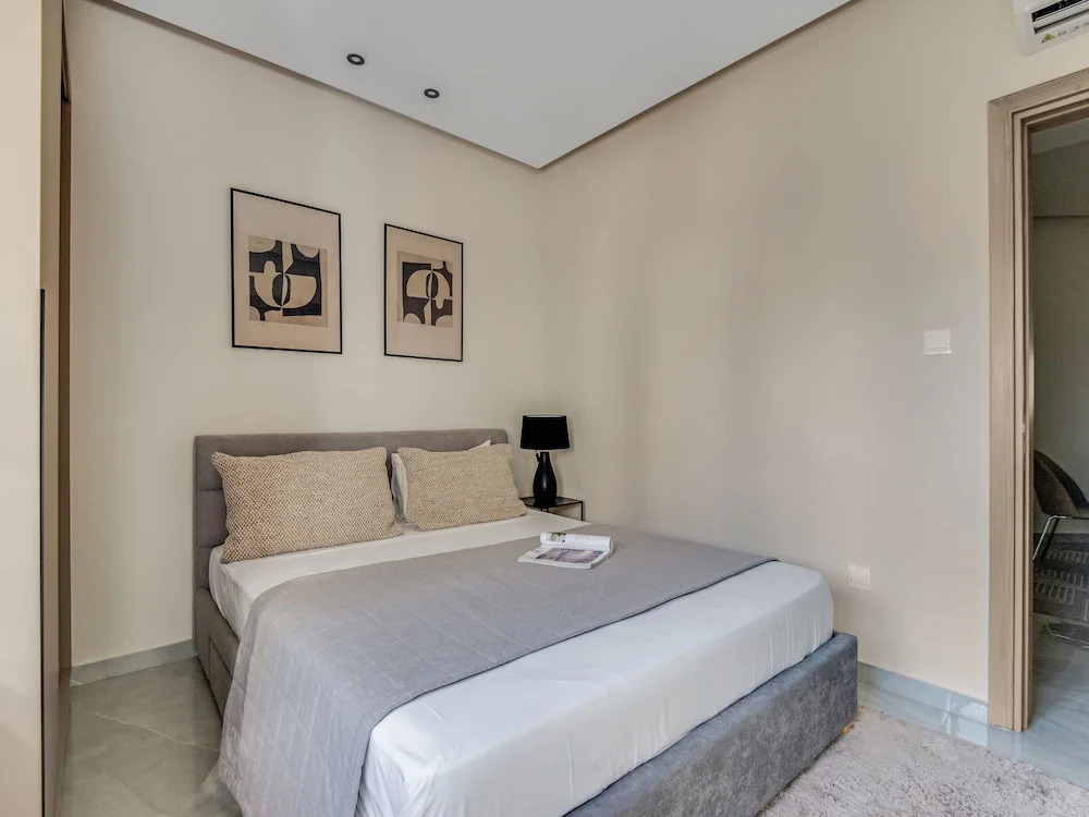 Sanders Crystal - Dreamy 3-bdr Apt w Balconies