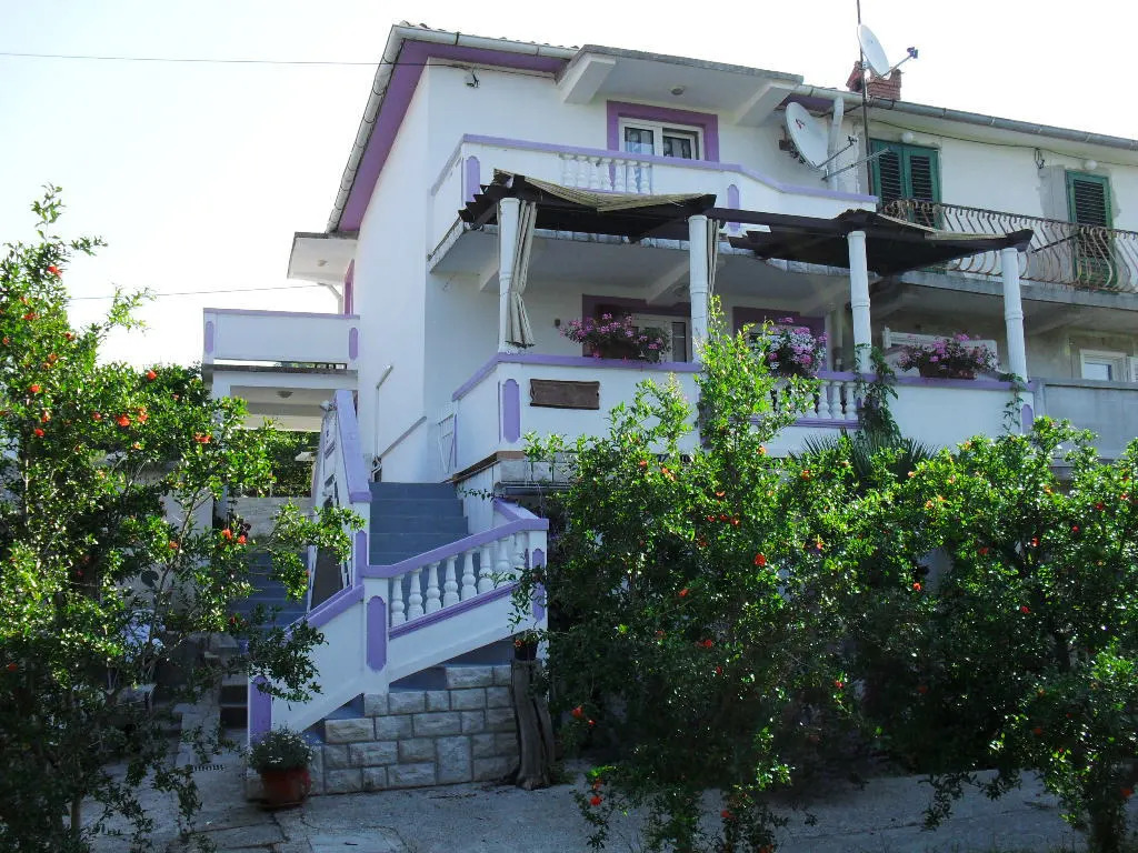 Apartment Pavilion - beautiful garden & comfortable: A1 Kampor, Island Rab