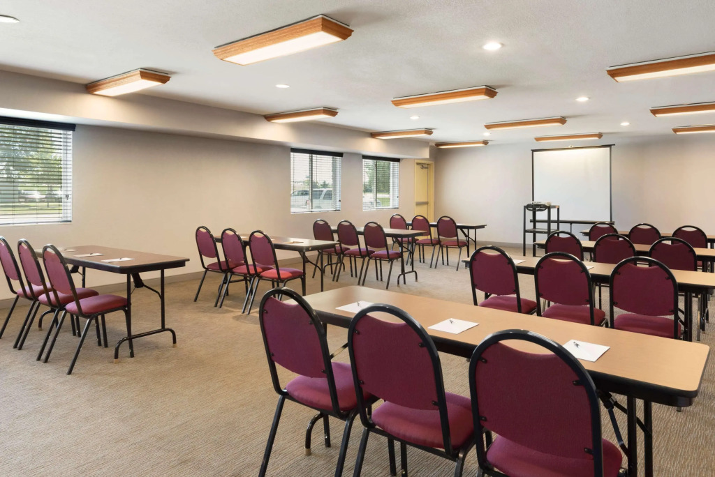 Country Inn & Suites by Radisson, Cedar Rapids Airport, IA