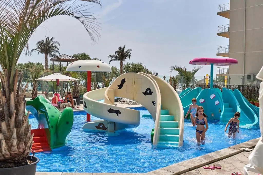Aqua Vista 1BR Apartment Spa Pool ALEZZI Beach resort