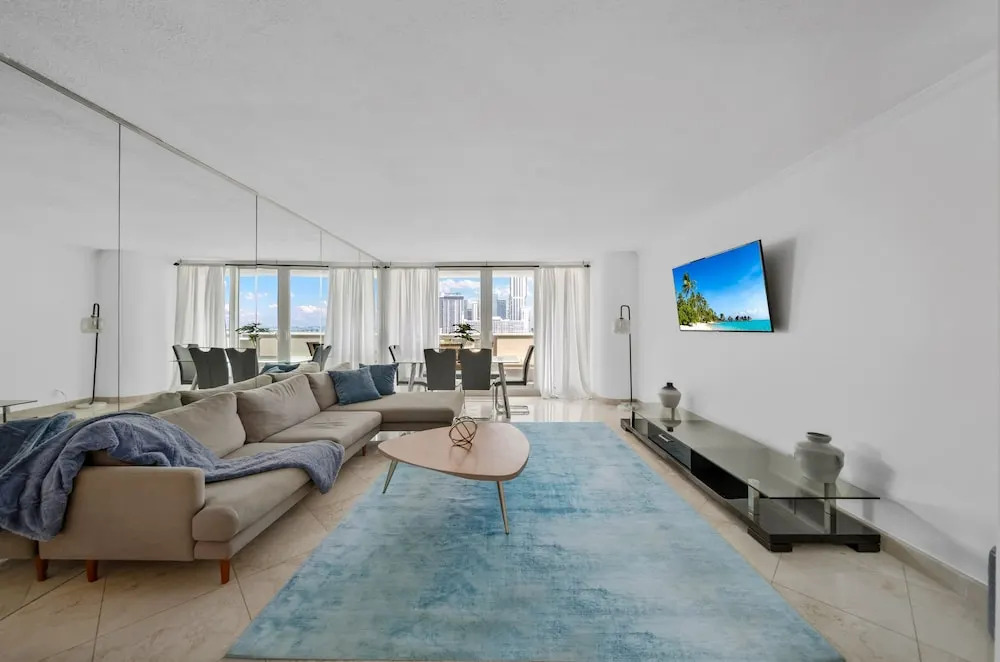 Stunning Balcony Views 3 Bedroom