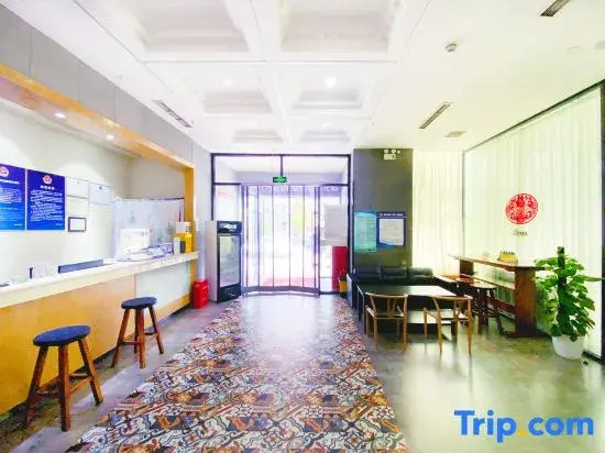 Zhongmeng Cube Hotel (Beijing South Railway Station Jiaomen West Subway Station)