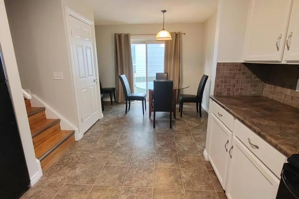 Beautiful 3-bedroom main floor home