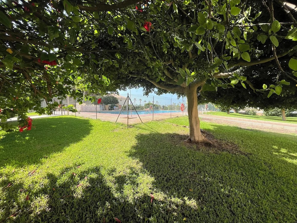 Lovely 2 Bedroom Apartment Near the Beach