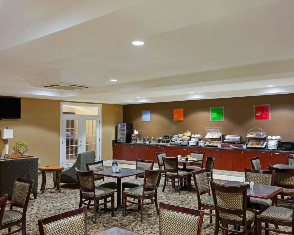 Comfort Suites University