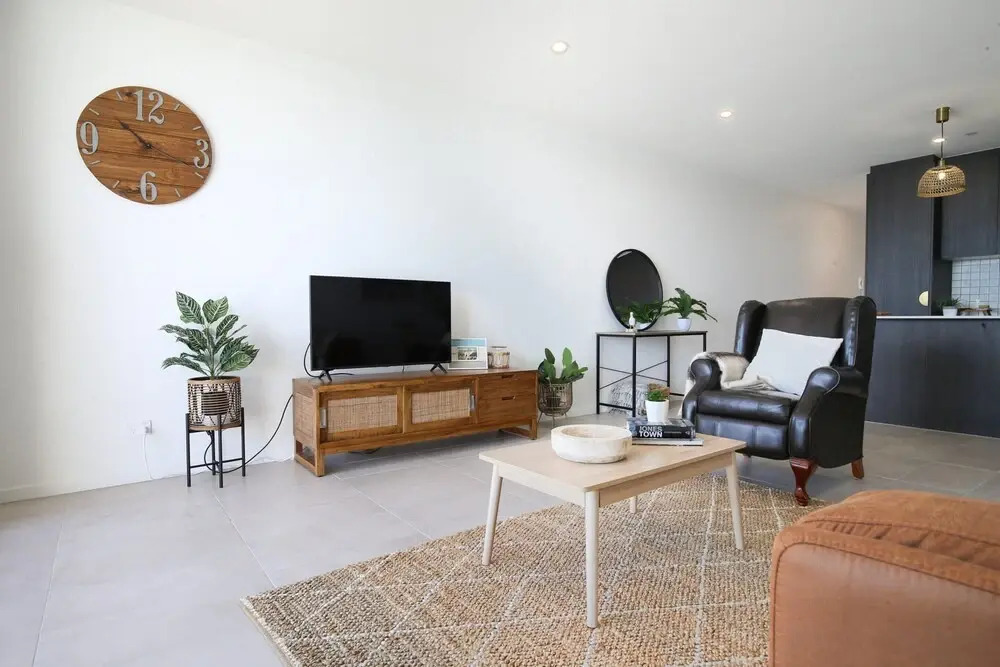 Elegant Bay Side 1-bed Apartment With Views