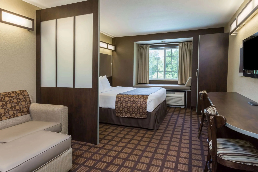 Microtel Inn & Suites by Wyndham Jacksonville Airport