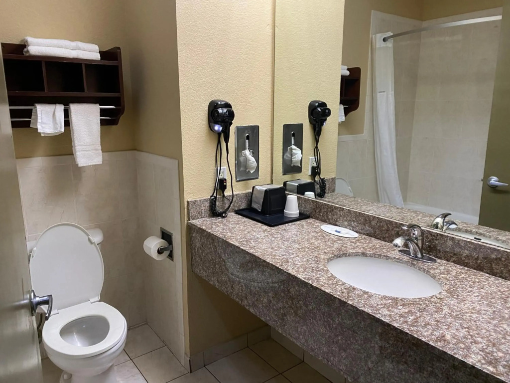 Red Lion Inn & Suites IAH Airport East