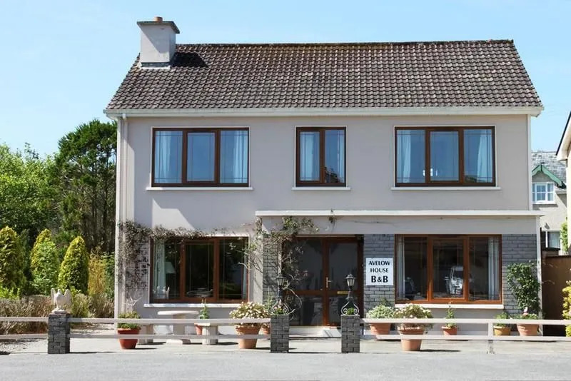 Avelow House