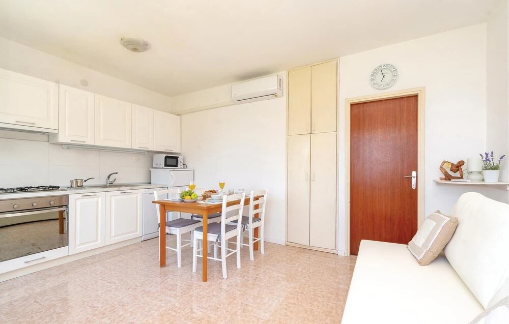 4 Bedroom Gorgeous Home In Blato