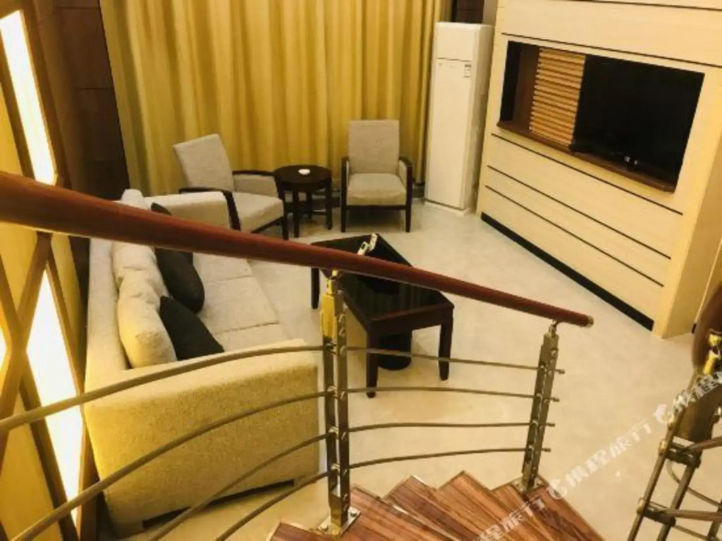 Sky Mall Hotel