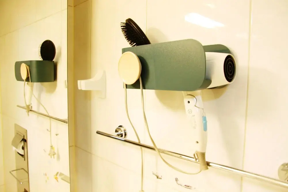 Airport Capsule Hotel Fly me to the moon
