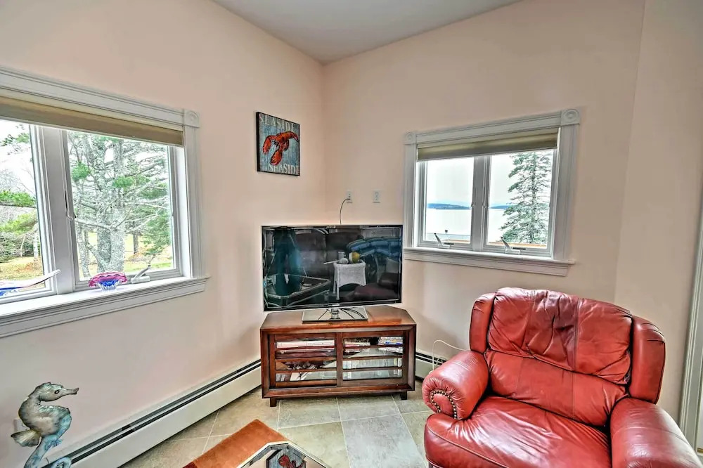 2BR Coastal Gem! Breathtaking Ocean/mountain View
