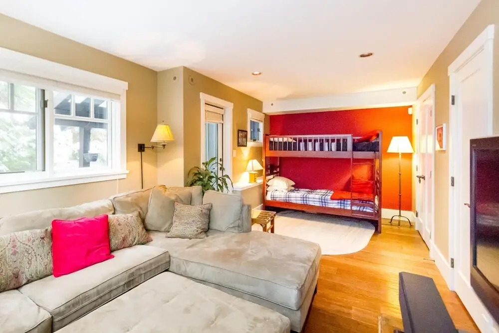Spacious Town Home with Private Hot Tub