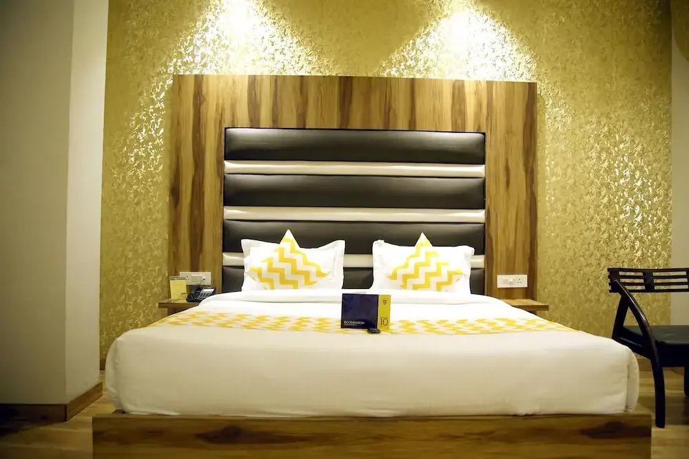Sallow Royal Suites by Dew Drop