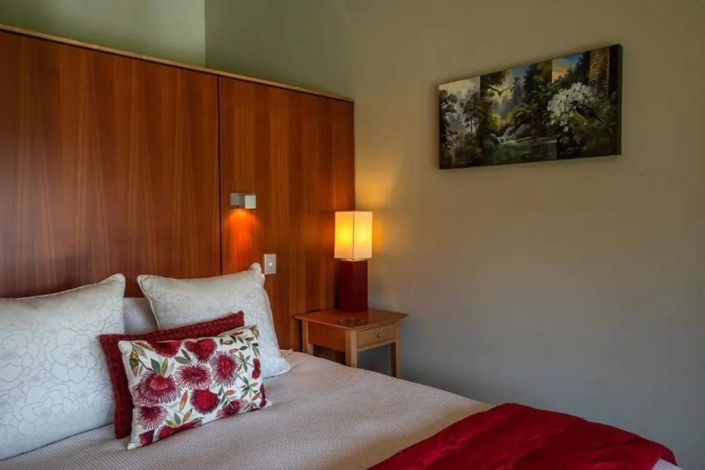 Wilderness Lodge Lake Moeraki