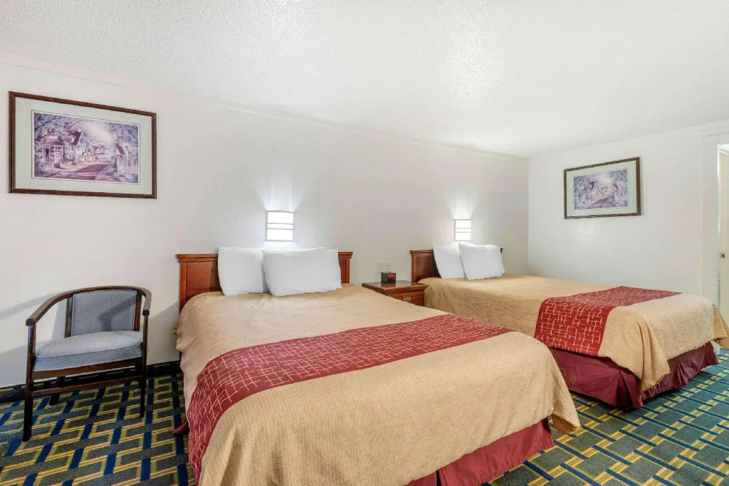 Knights Inn - Hilliard