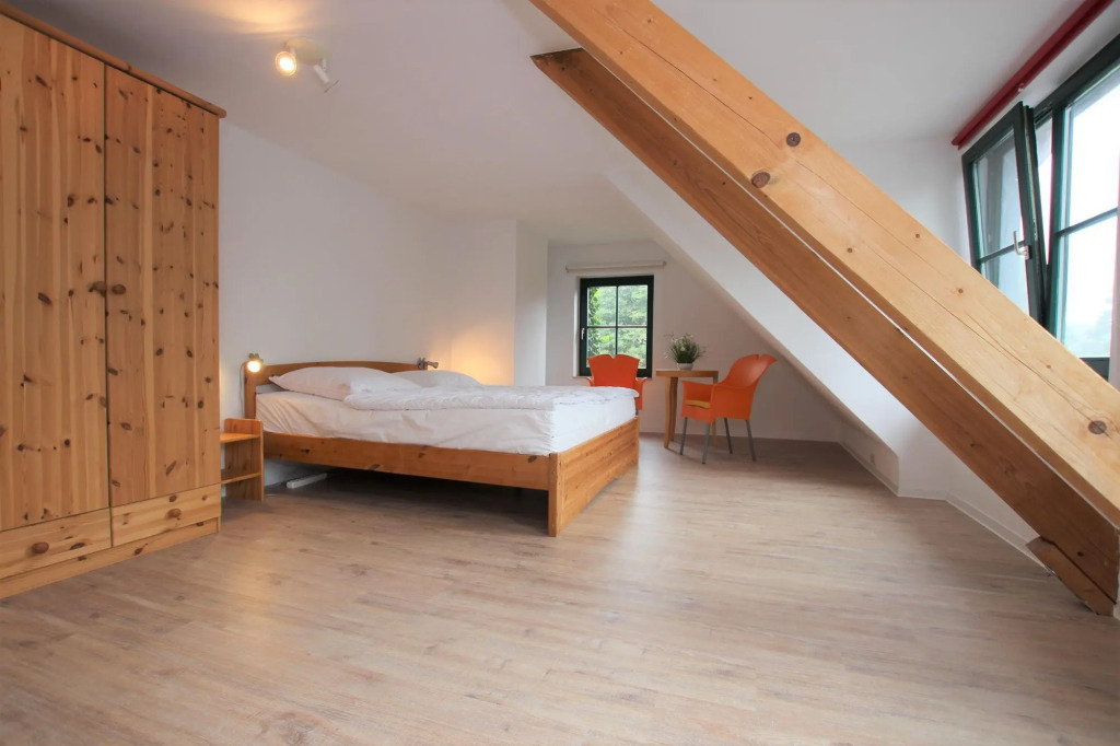 Semi detached house, Glave