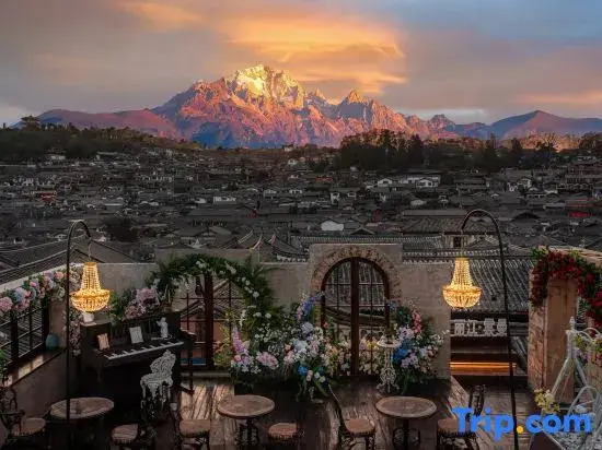 Yunman Mu Mountain SnowPanoramic Aesthetic Vacation Courtyard Viewing the Ancient City Snow Mountain