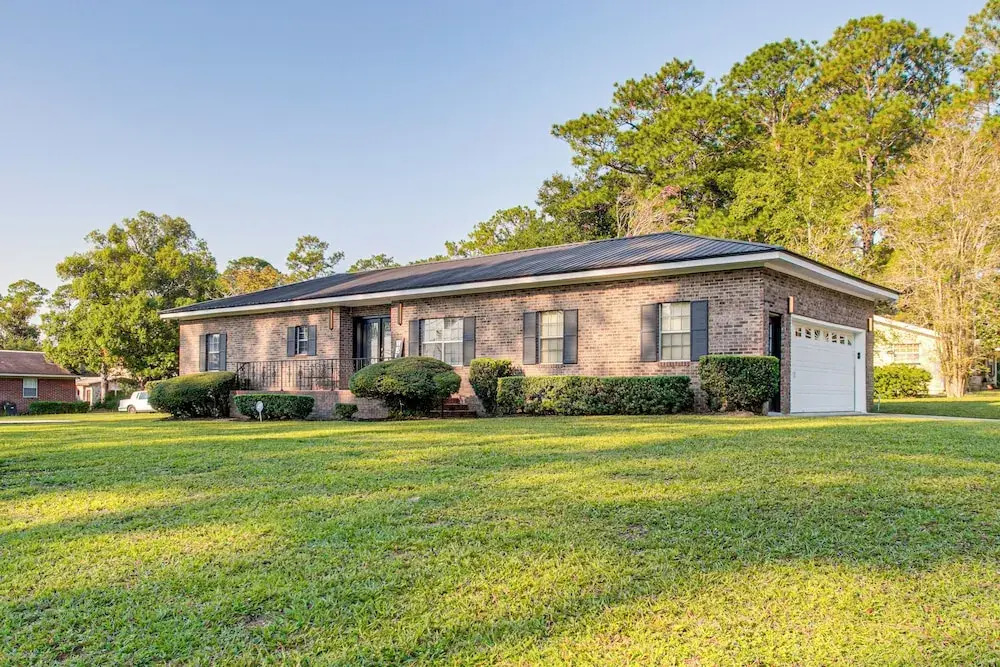 Close to Hospital & Dtwn! Quiet Waycross Home