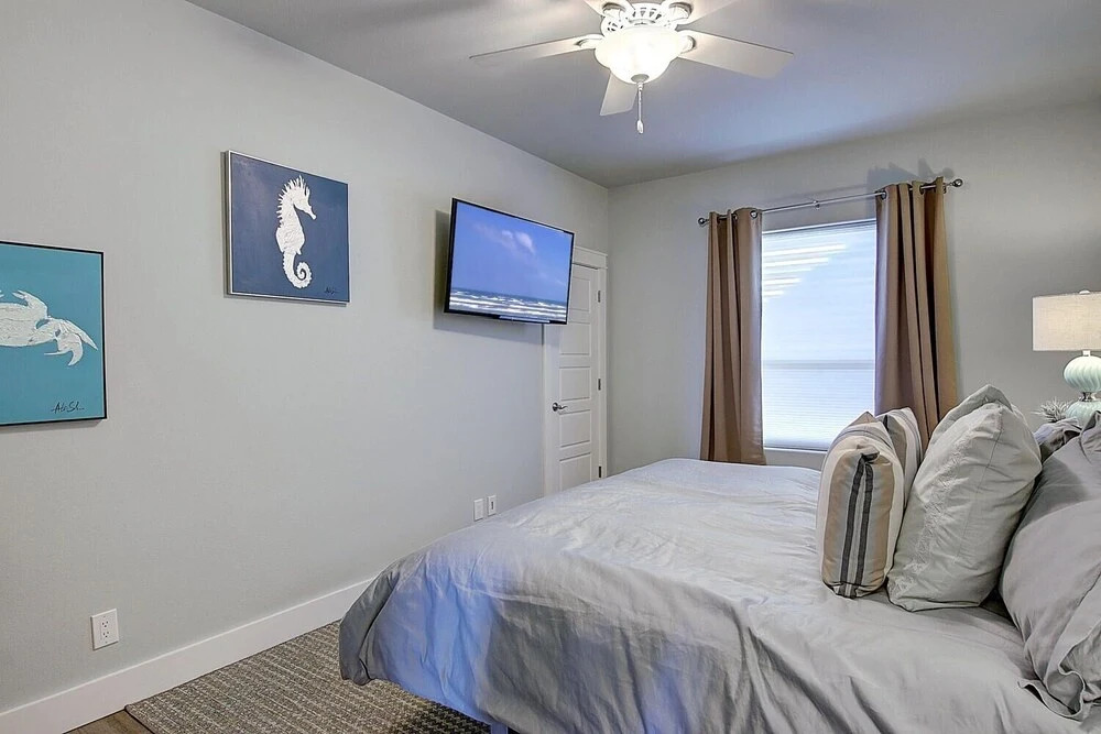 Saltwater Hippie 3 Bedroom Condo by Redawning