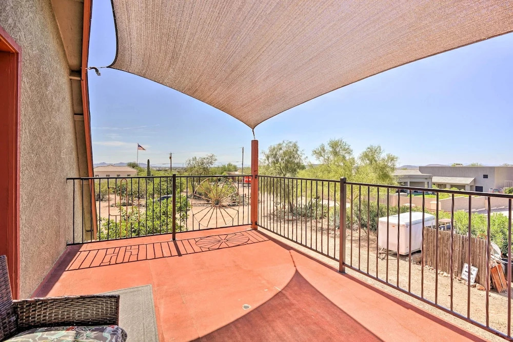 Dreamy Desert Studio w/ Deck + Pool Access!