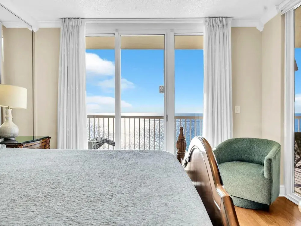 Majestic Beach Towers 1-1701