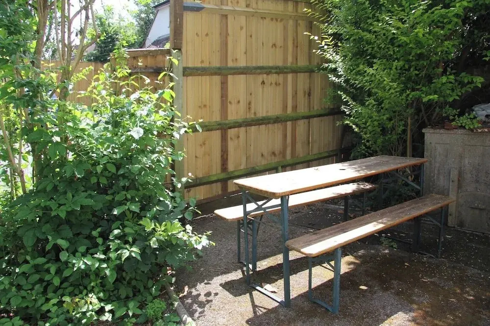 Woodlands Cozy Cottage in Gerrards Cross, Sleeps 2