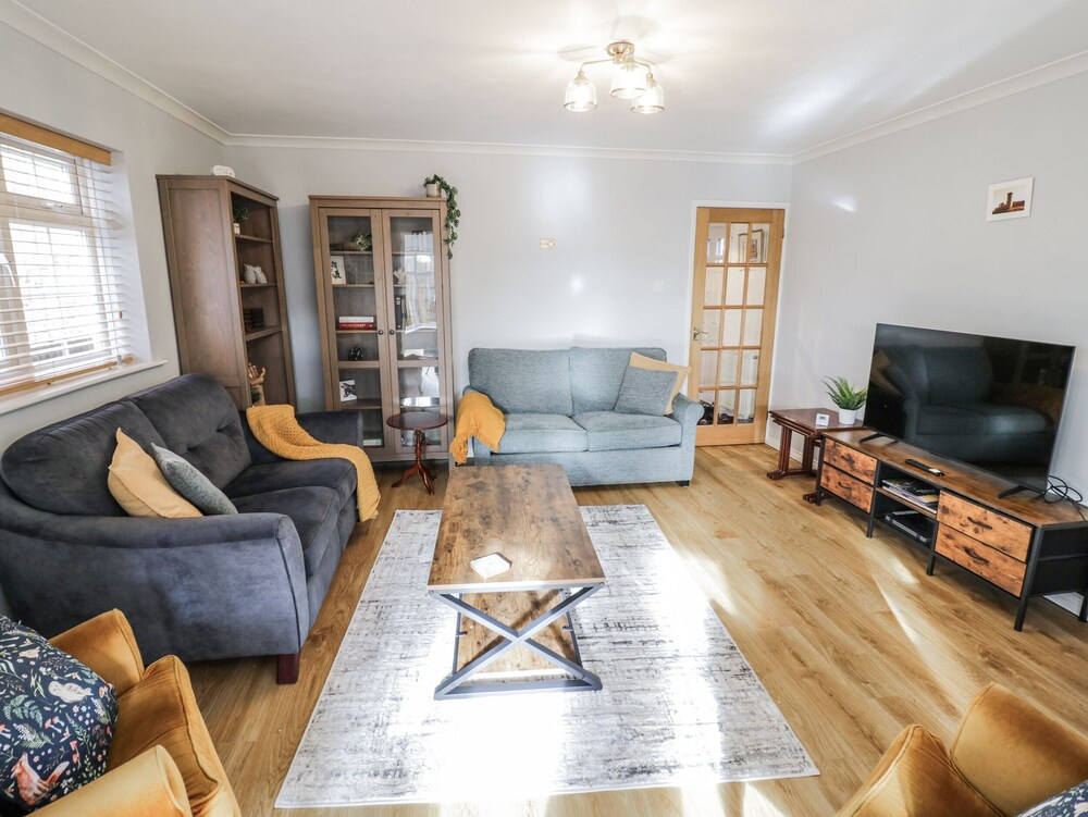 3 Leycester Court