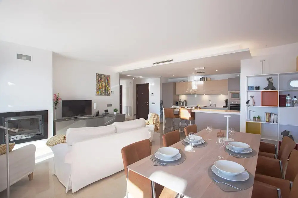 Sunny Terrace Apartment