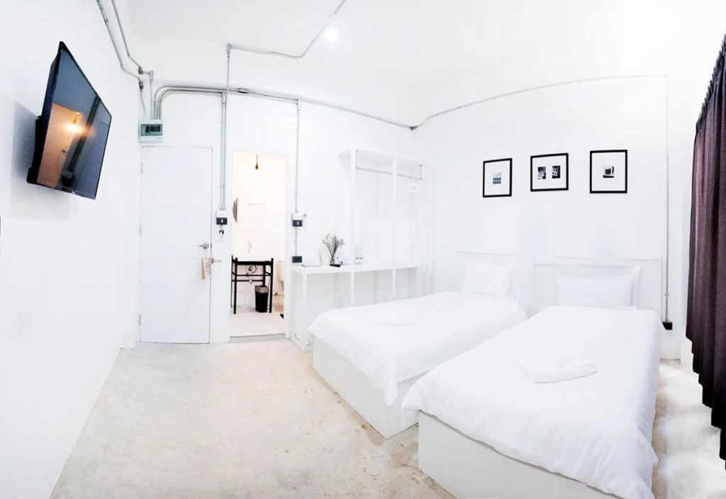 Flat White Cafe x Poshtel
