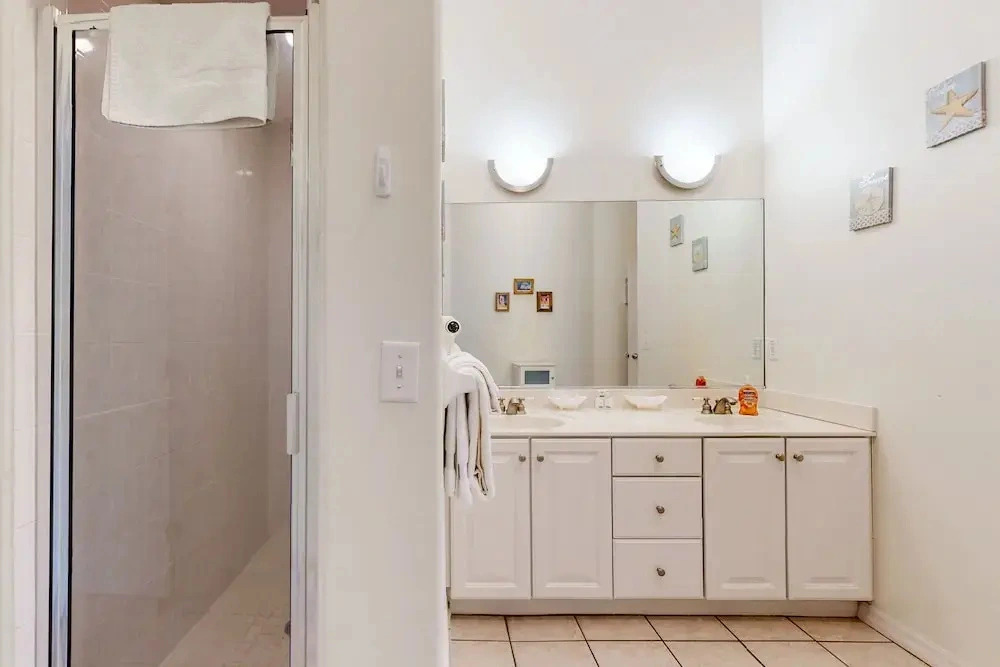 Spacious Townhome With Shared Pool Near Golf, Marinas, & Restaurants