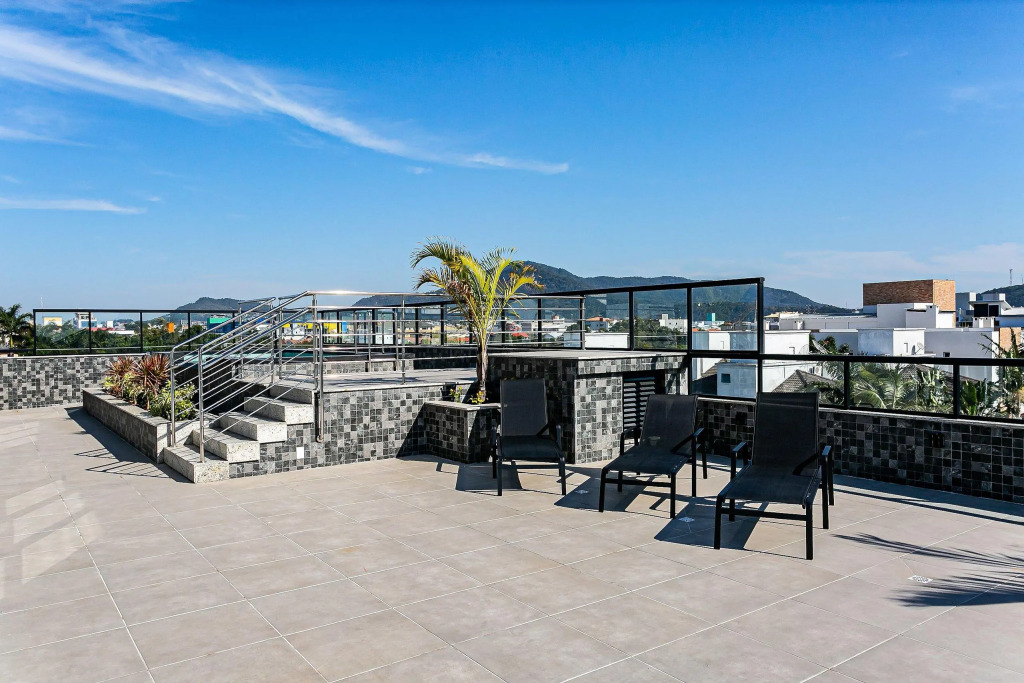 Studio c/ piscina no terraço 900m da praia STI102