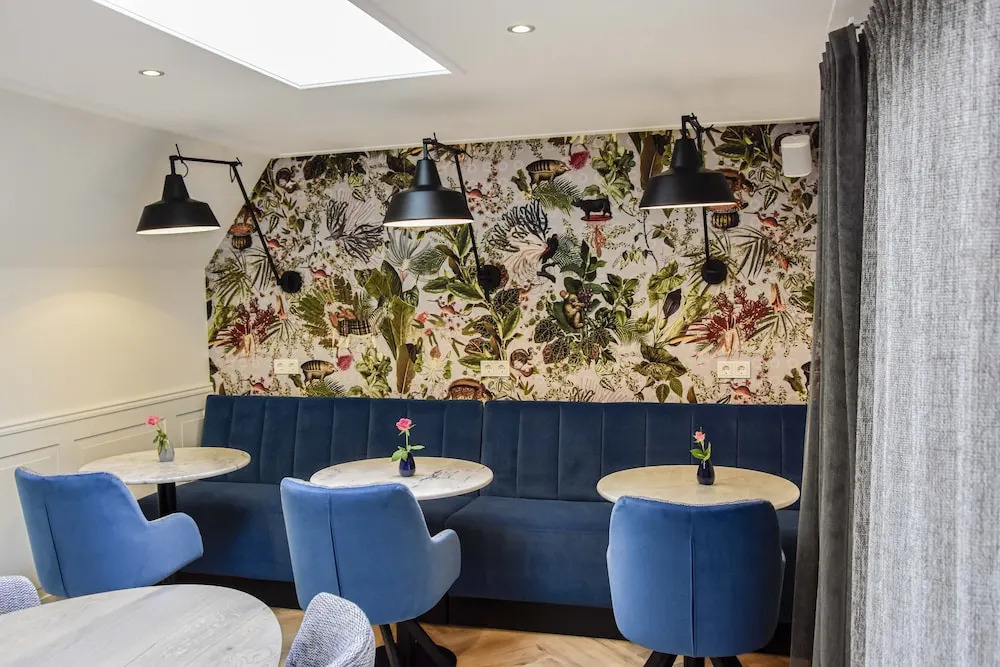 Asterisk Hotel