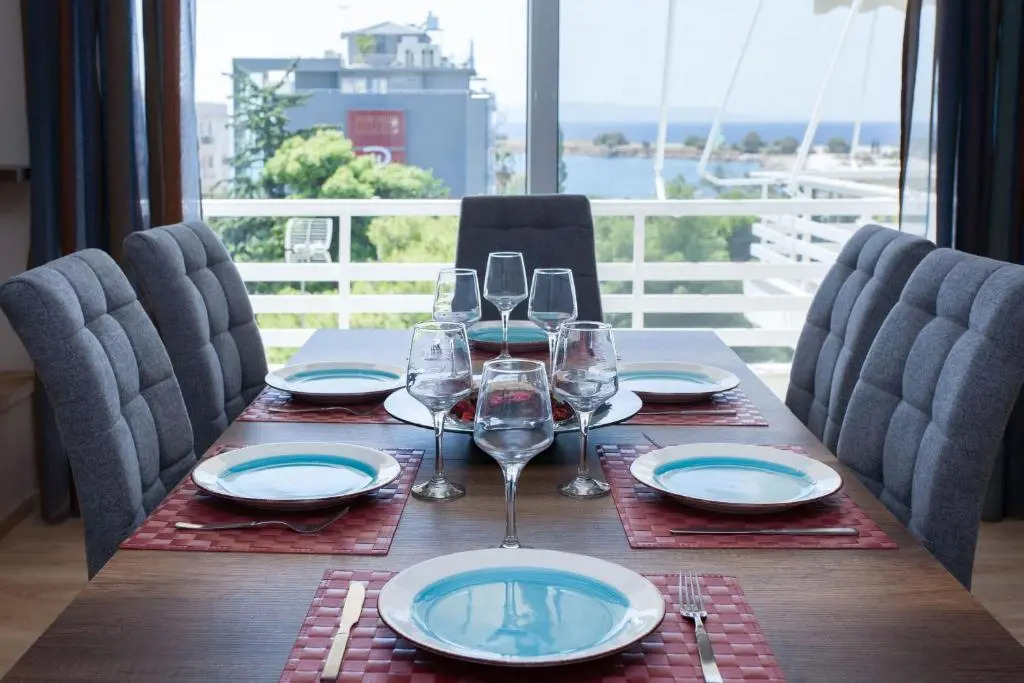 Luxurious 3-bdrm Seaside Retreat in Glyfada Fully Renovated