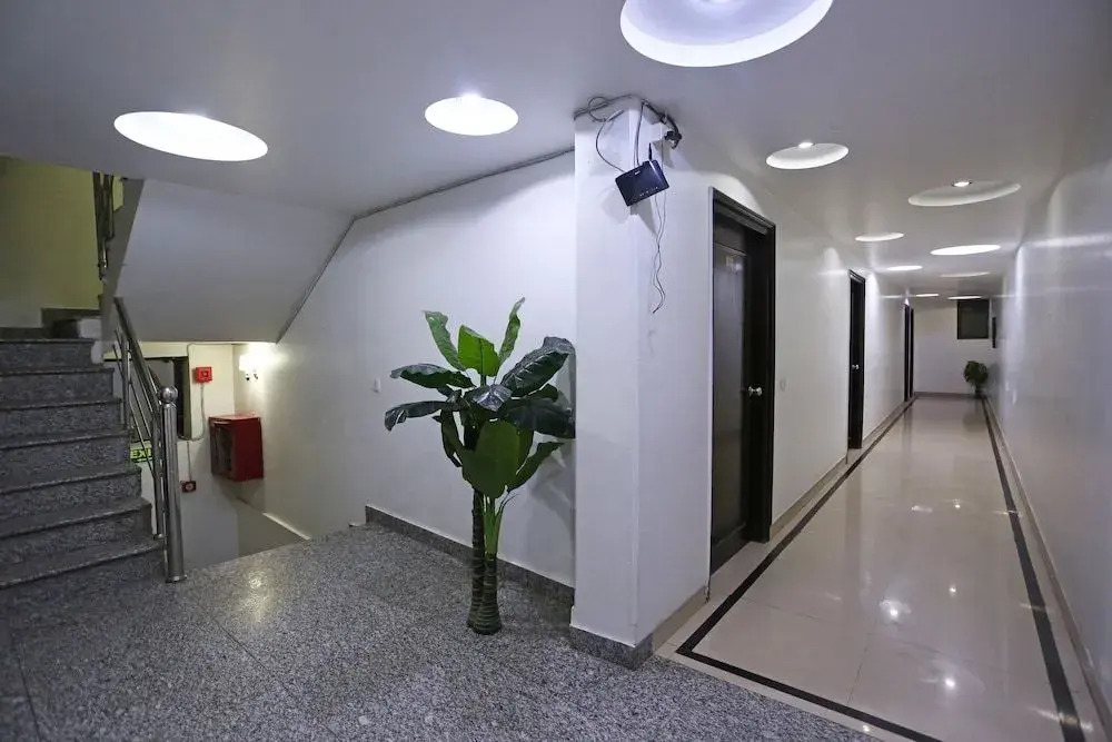 Oyo 19046 Hotel Airport Suites