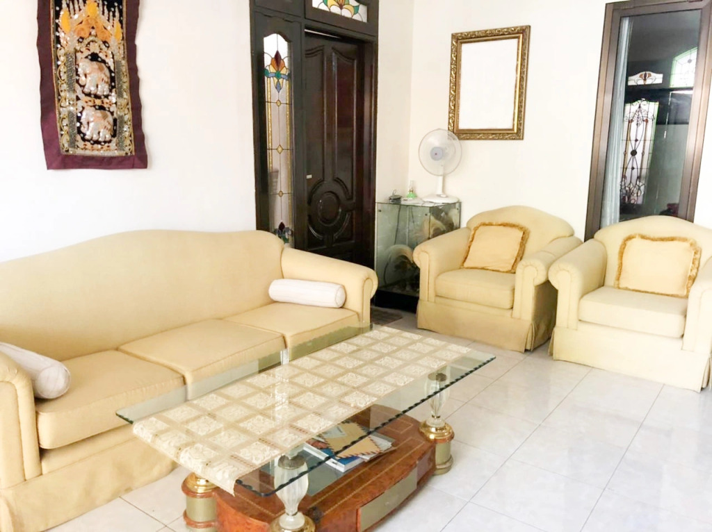Yellow House Syariah RedPartner near MERR Rungkut Surabaya