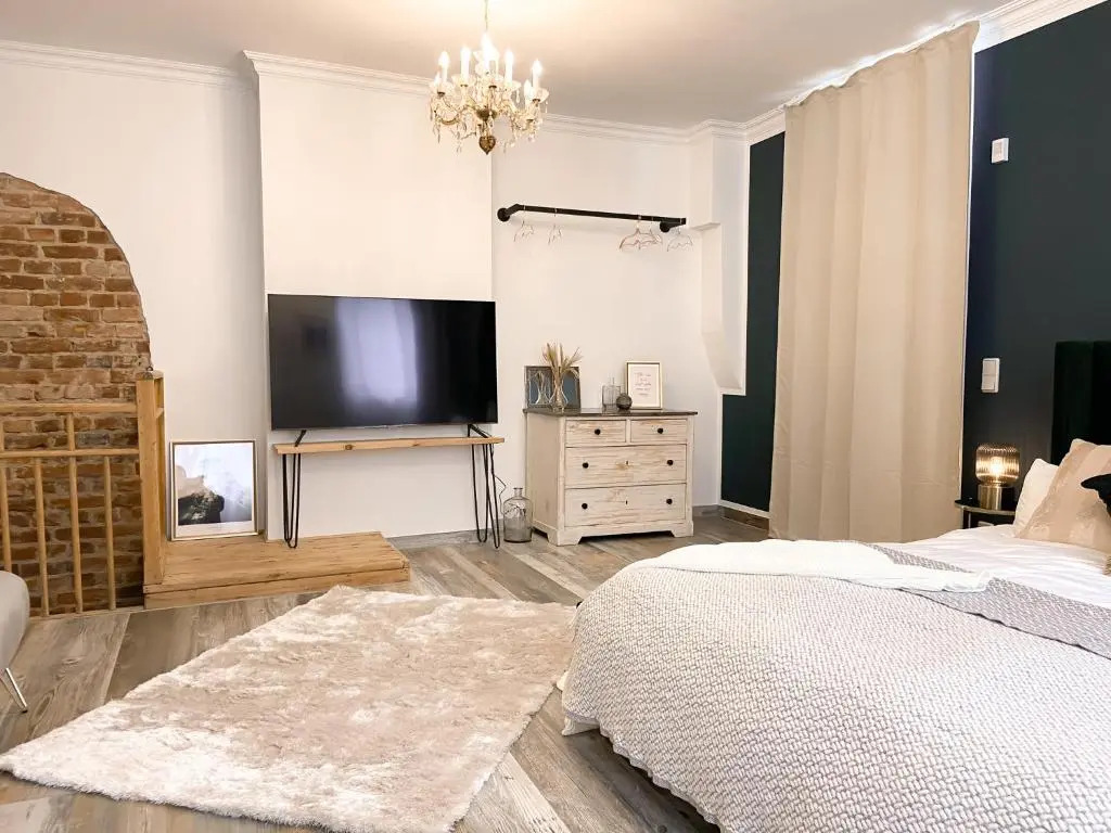 New Deluxe Studio Apartment in quiet back house