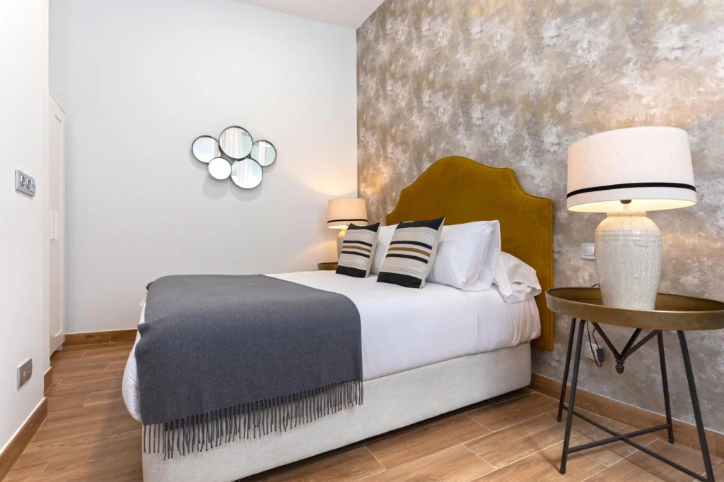 Modern apartment with terrace in the city center. Recaredo VIII
