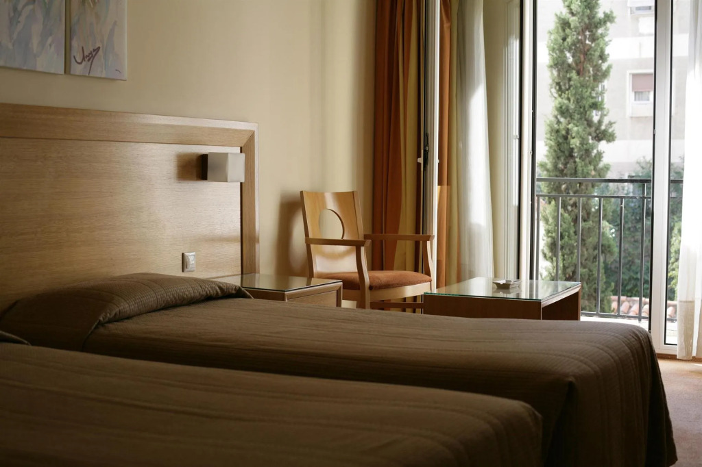Athinais Hotel