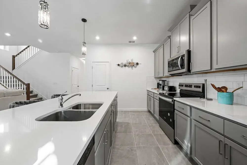 Light Welcoming Fun Resort Home Sleeps 20