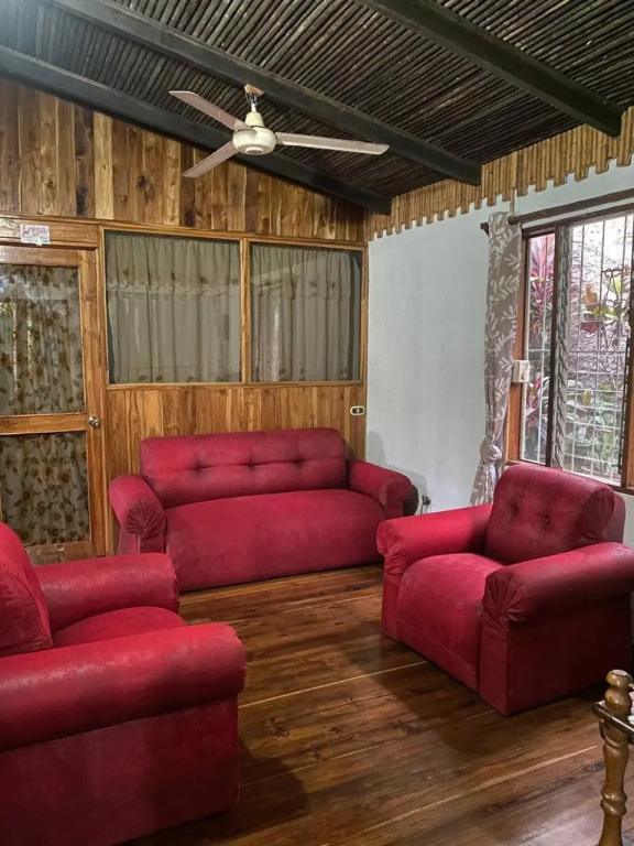 Mauras Tropical Mini Hostel