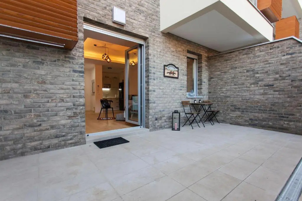 Gentleman Dog Apartment