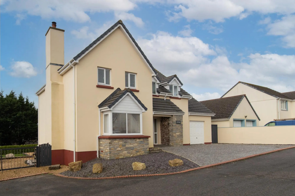 Maynor - Large Luxury House, Log Burner, Central Location