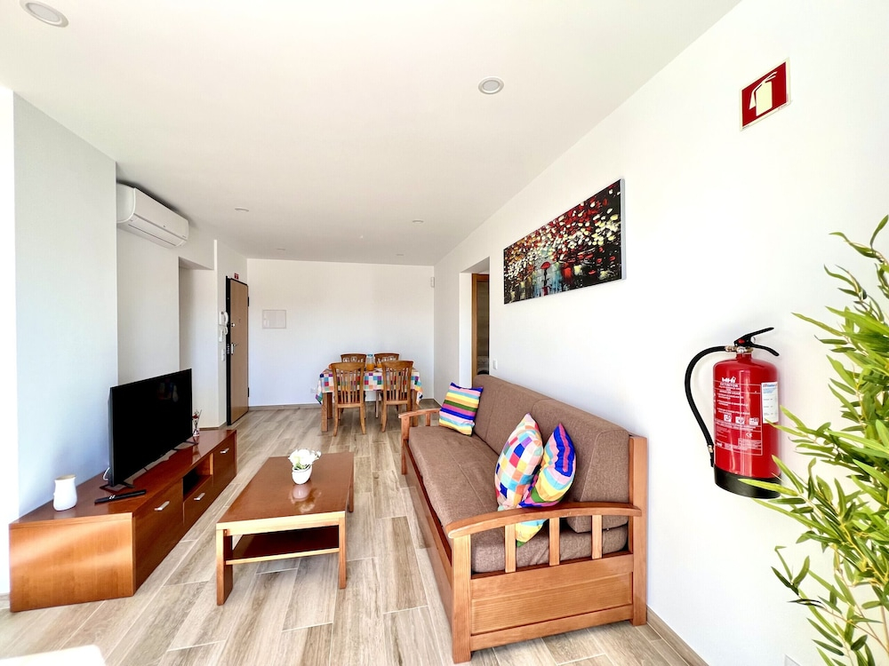 Vilamoura Design 2 by Homing