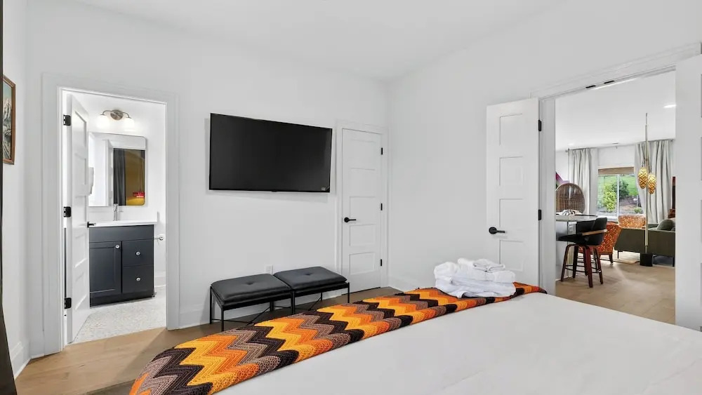 That 70s Show by Avantstay Skyline Views + Rooftop Hot Tub + Bumper Pool Mins to Broadway + Nissan Stadium + Germantown
