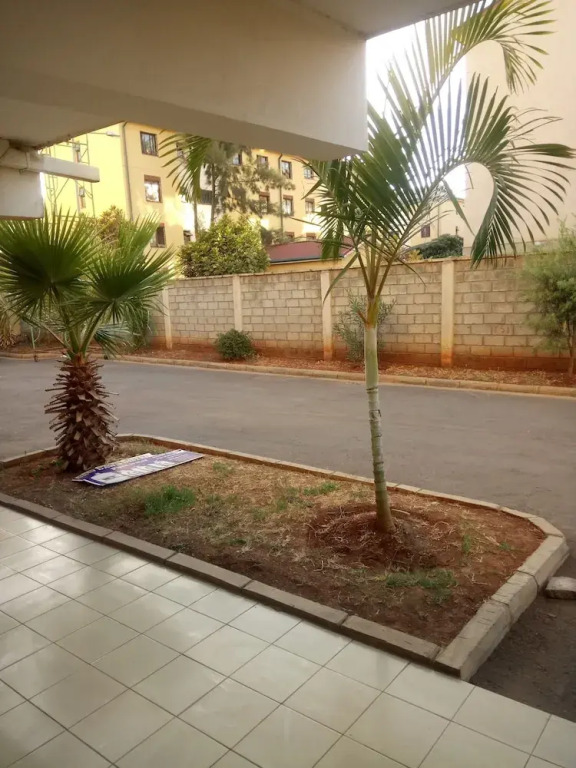 Exquisite Airport Apartment