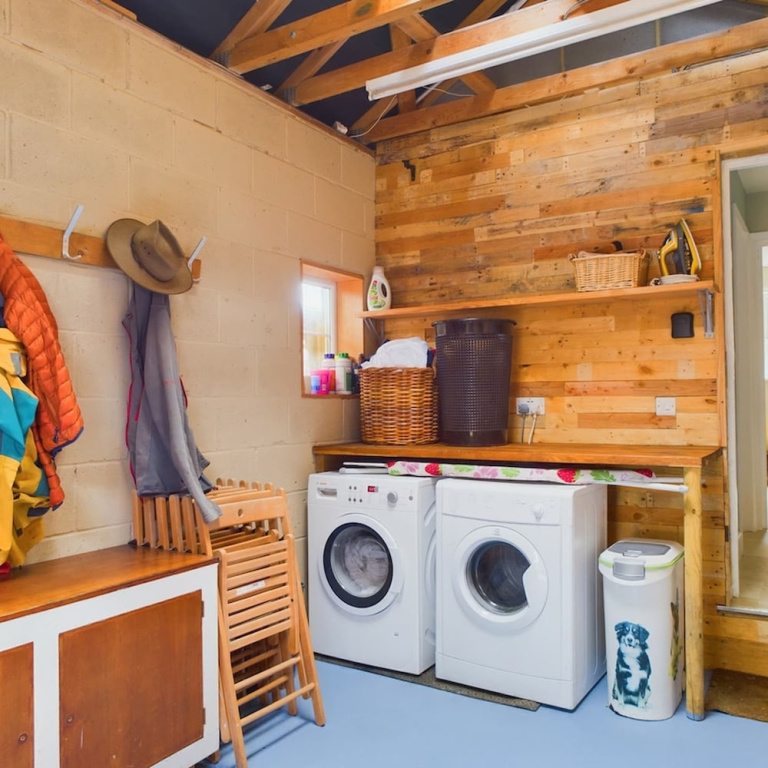 The Timbers Eco-luxe Home With Yoga Cabin
